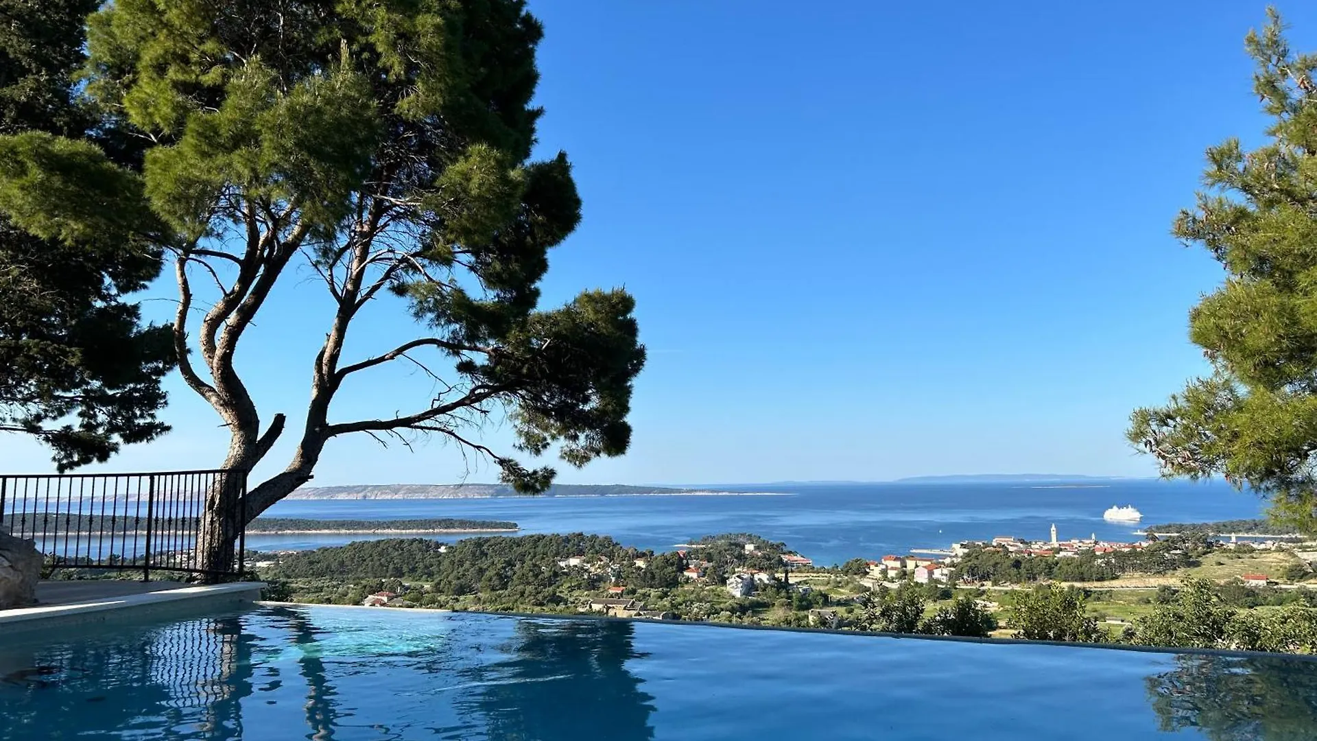 Holiday House Pantovcak, Secluded Stone House With Heated Pool And Unique View Rab Town
