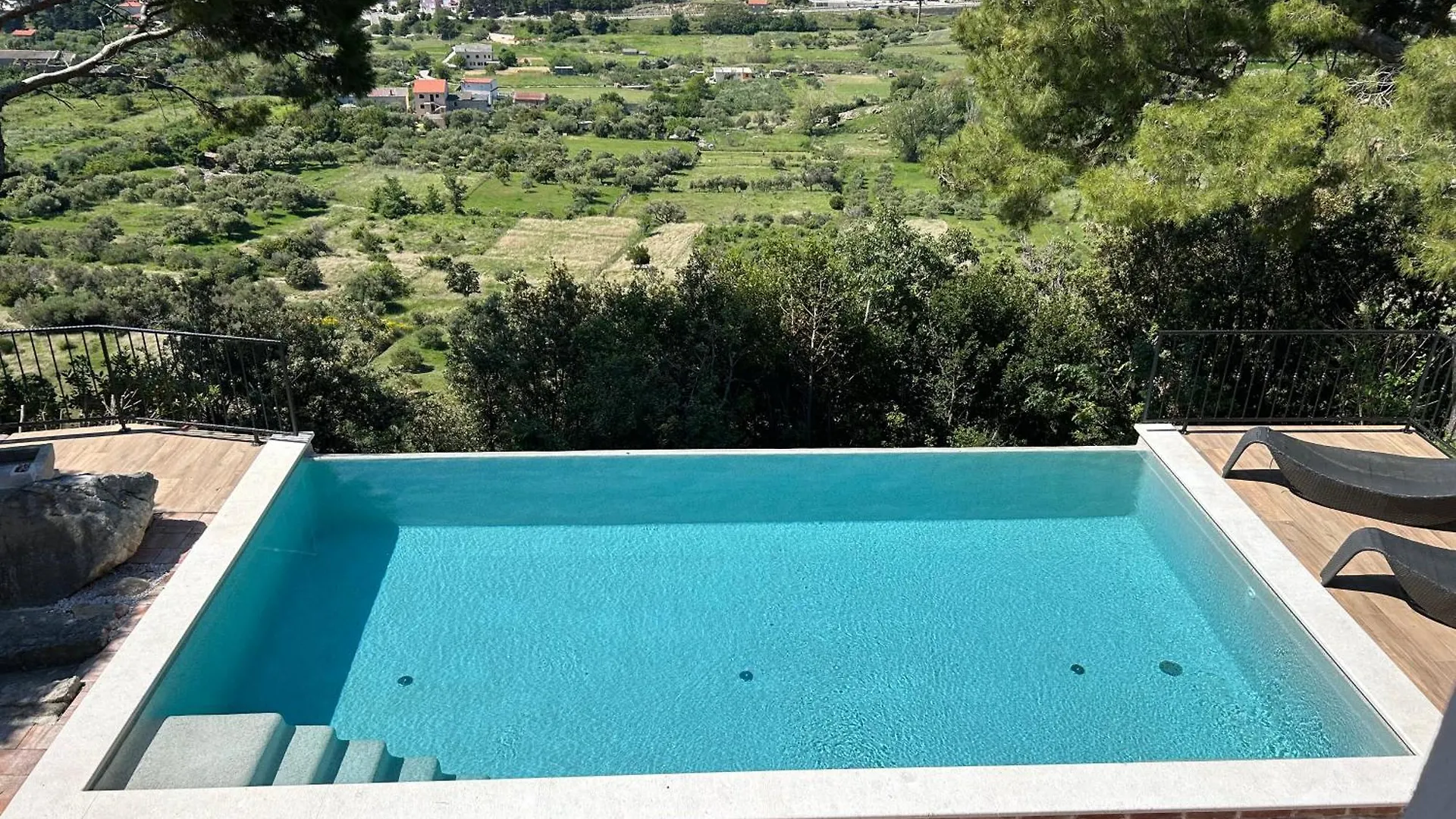 Holiday House Pantovcak, Secluded Stone House With Heated Pool And Unique View Rab Town Guest house