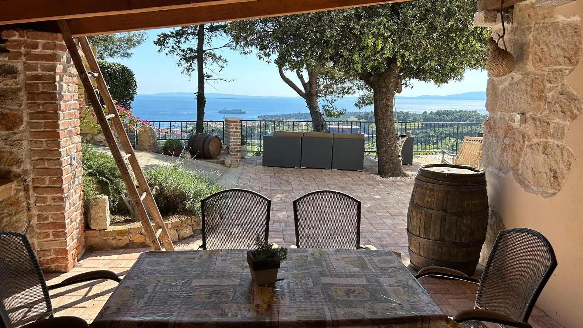 Holiday House Pantovcak, Secluded Stone House With Heated Pool And Unique View Rab Town