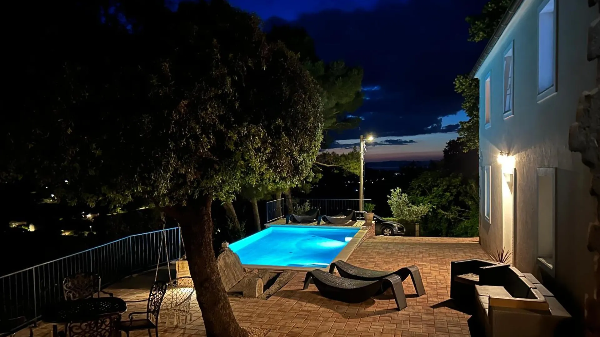 Holiday House Pantovcak, Secluded Stone House With Heated Pool And Unique View Rab Town Affittacamere