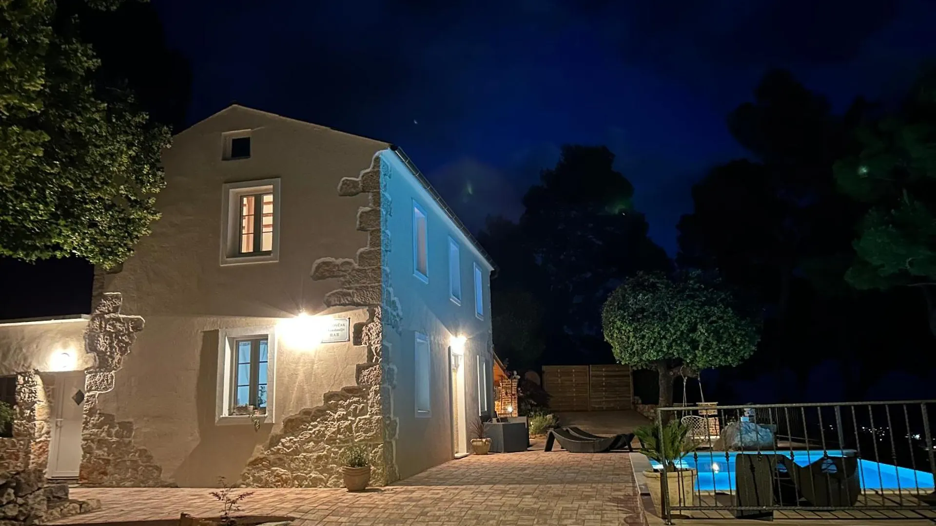 Affittacamere Holiday House Pantovcak, Secluded Stone House With Heated Pool And Unique View Rab Town Croazia