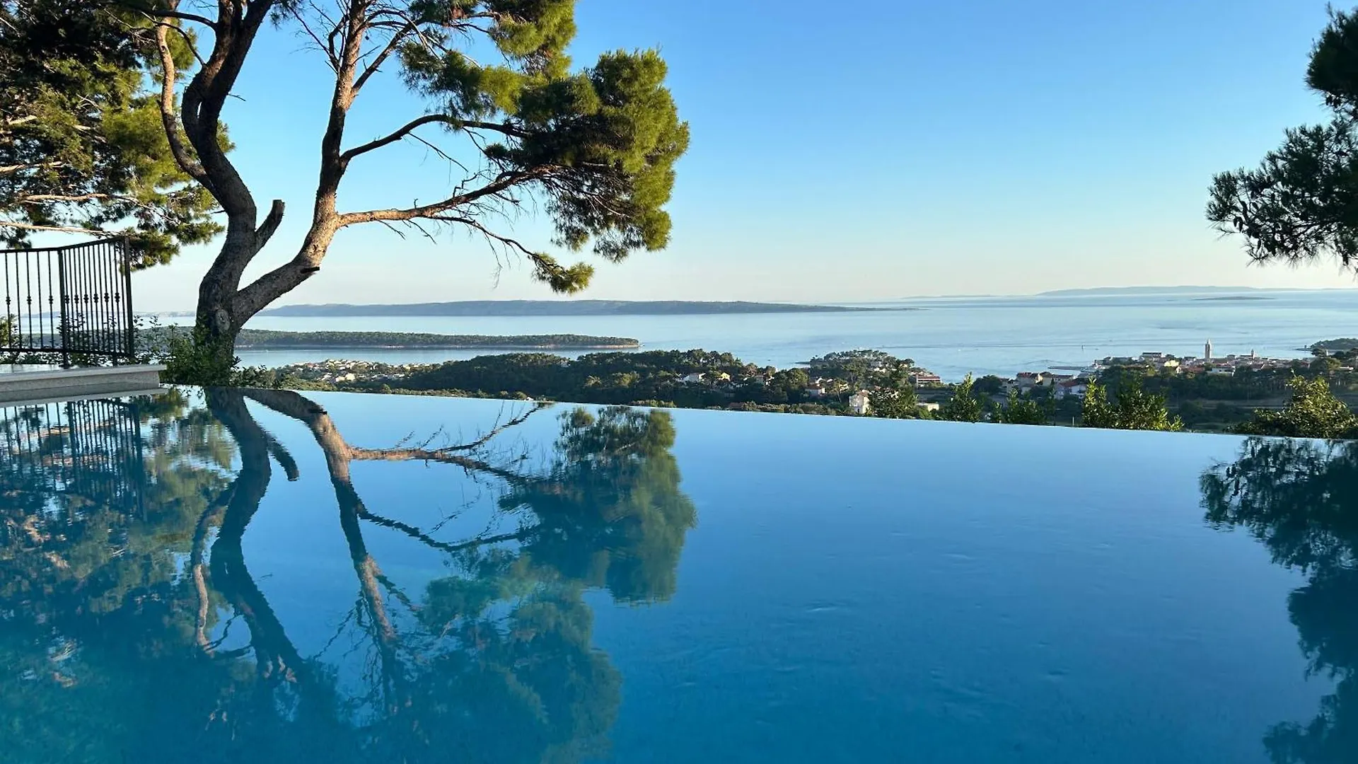 Holiday House Pantovcak, Secluded Stone House With Heated Pool And Unique View Rab Town 0*,