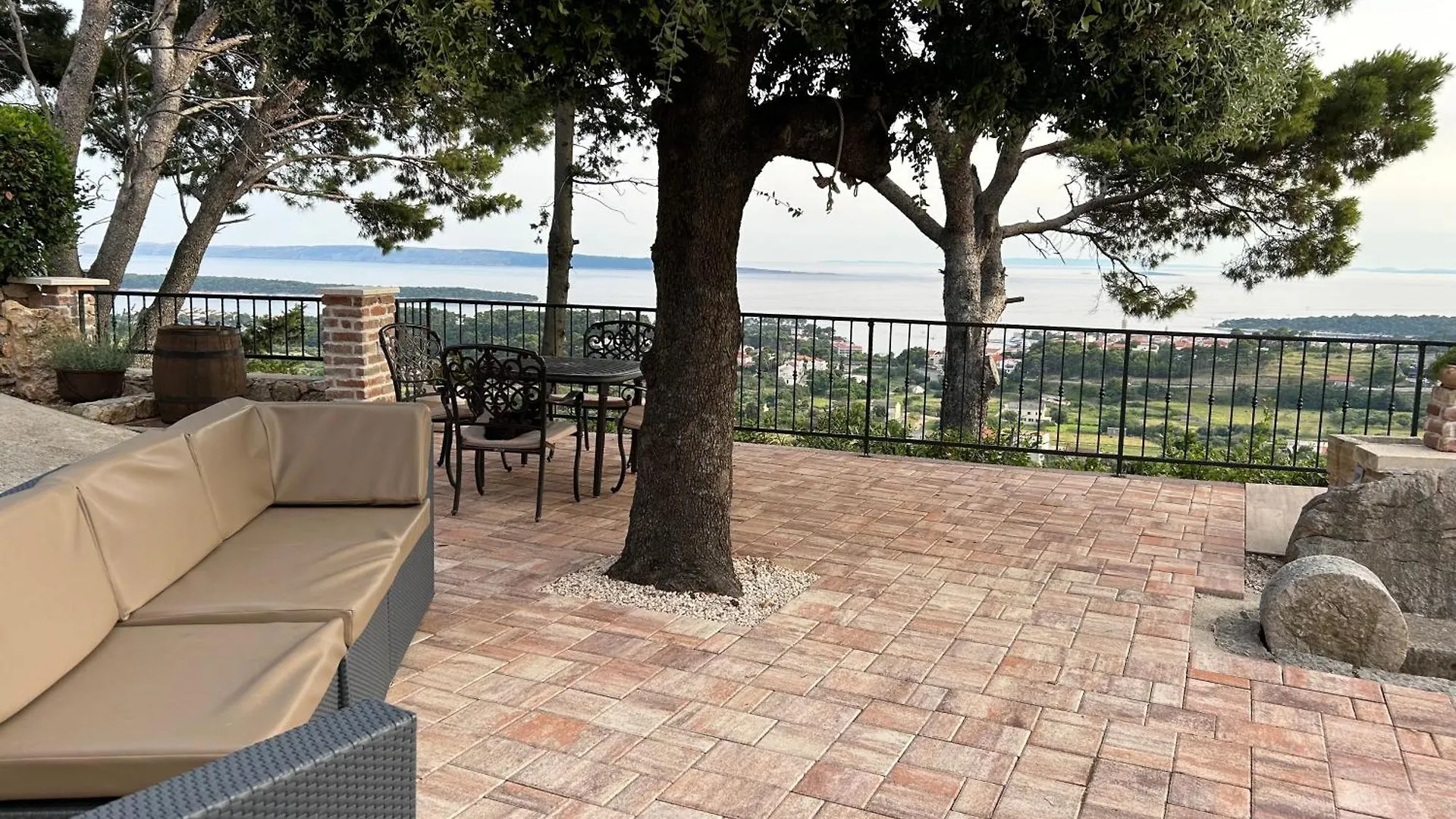 Affittacamere Holiday House Pantovcak, Secluded Stone House With Heated Pool And Unique View Rab Town Croazia
