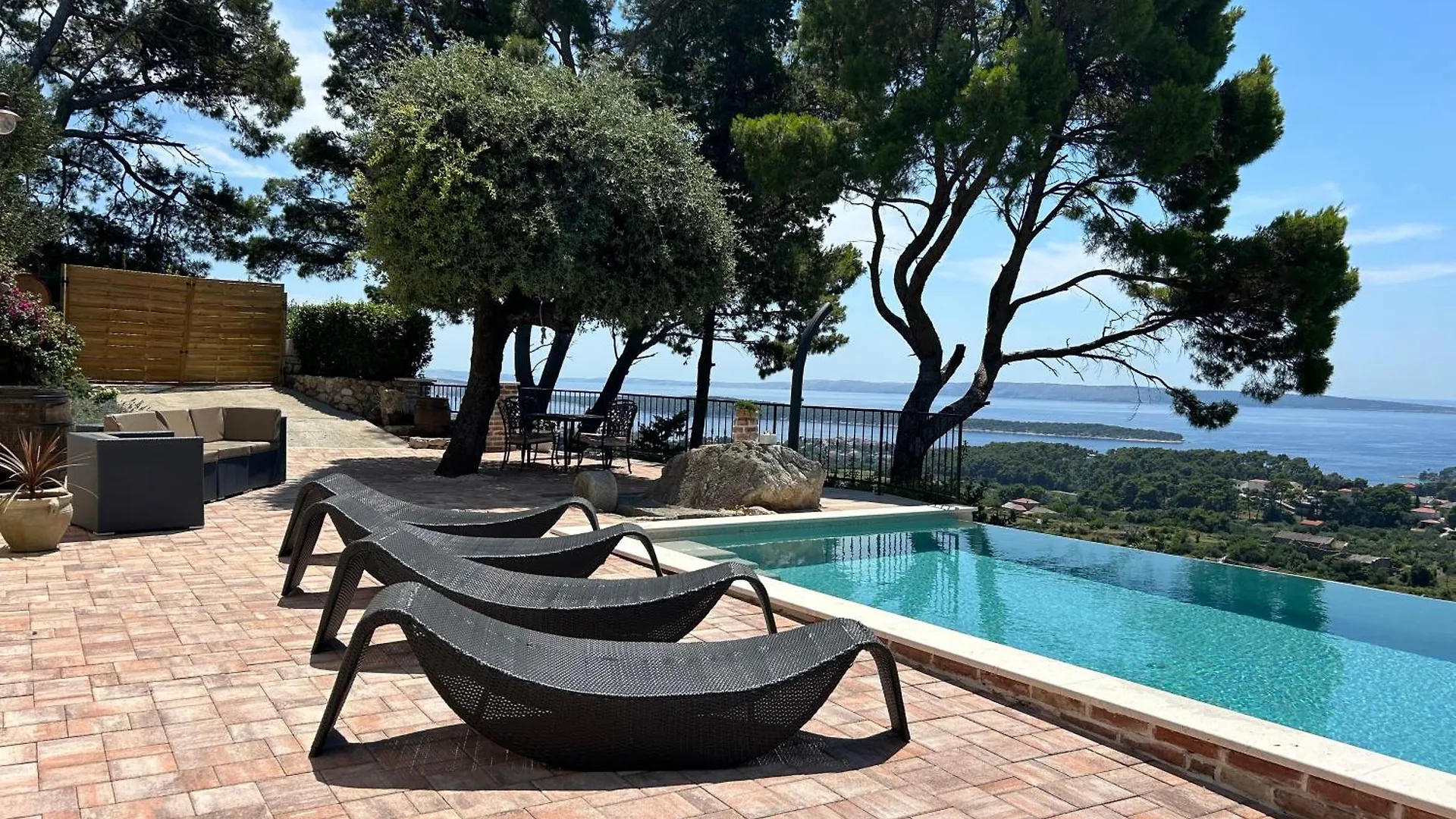 Affittacamere Holiday House Pantovcak, Secluded Stone House With Heated Pool And Unique View Rab Town